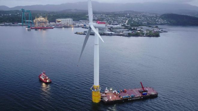 Hywind Scotland : Le 1er parc éolien flottant commercial du monde reçoit sa première éolienne