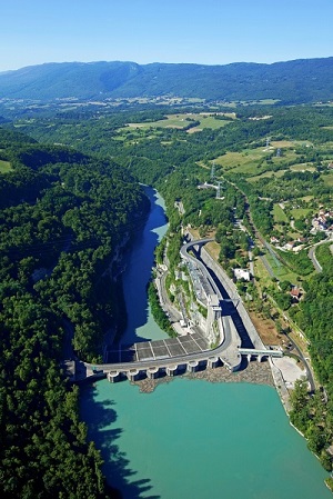 Hydrolien fluvial : HydroQuest, CNR, CMN et l’ADEME signent leur engagement pour la ferme pilote dans le Rhône