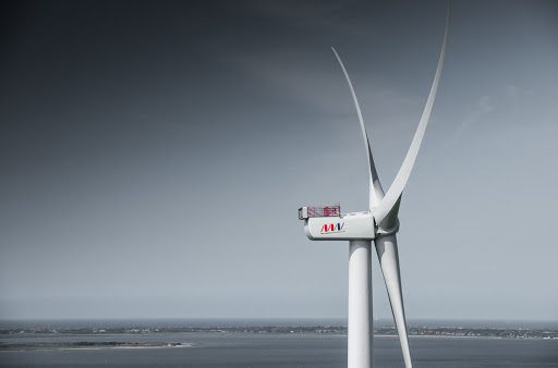 Thialf a installé la première turbine éolienne flottante V174-9,5 MW à Arcadis Ost 1
