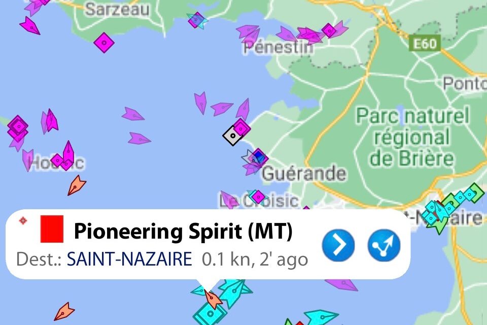 Parc éolien en mer de Saint-Nazaire : Le Pioneering Spirit est arrivé