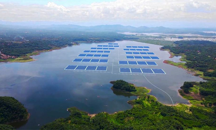 Cirata : L’Indonésie construit l’une des plus grandes centrale solaire flottante avec les EAU