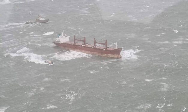 Chaînes flottantes pour protéger les parcs en mer contre un navire en dérive