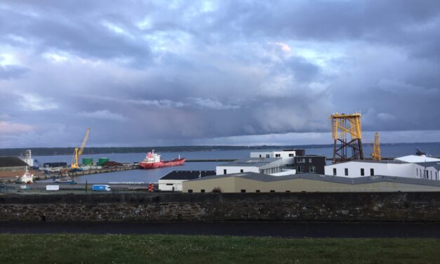 Fécamp : La fondation de la sous-station est toujours dans le port de commerce de Brest