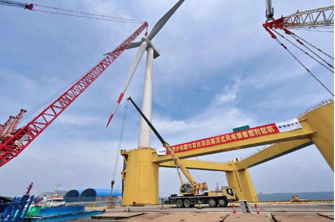La plus grande éolienne flottante en Chine