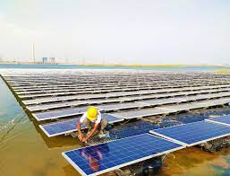 Centrales solaires photovoltaïques flottantes et hydrogène en Inde