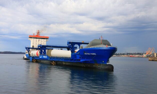 Port de Brest : Le quai EMR du Polder reçoit les mâts des turbines pour Saint-Brieuc et s’ouvre à l’Irlande