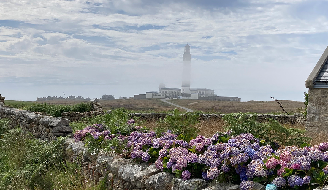Iles : véritable livre enquête sur l&rsquo;insularité coordonné par Louis Brigand