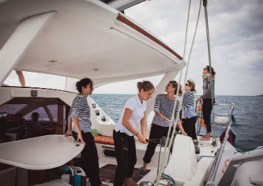 Rejoignez l’Odyssée des Possibles, la première expédition à la voile, féminine et pluridisciplinaire pour porter la voix des femmes au service de la mer.