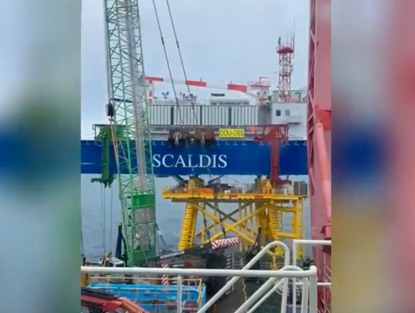 La sous-station du parc éolien de Courseulles sur mer a été posée