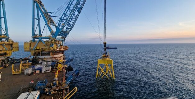 SSE a installé la fondation d’une éolienne en mer à une profondeur de plus de 58 mètres