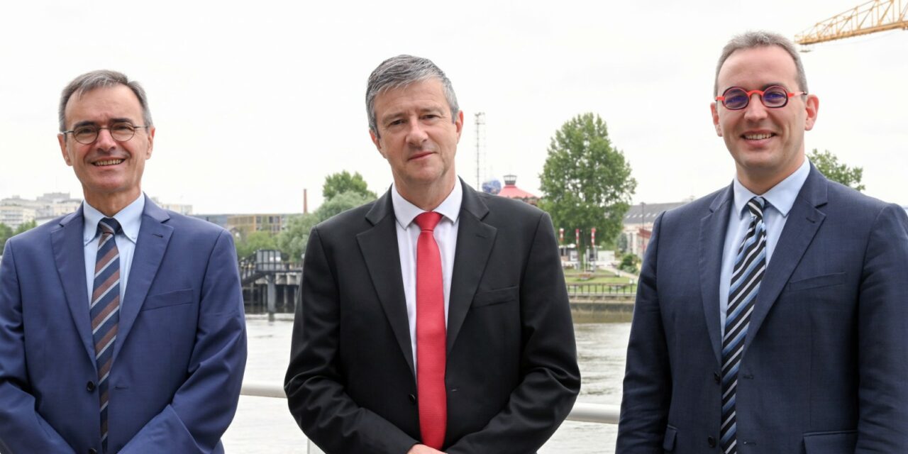 Geps Techno avec l’électrolyseur Lhyfe a quitté le port de Nantes pour Sem-Rev
