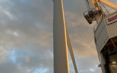 La première éolienne en mer de Bretagne est installée