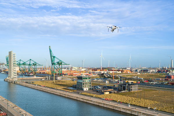 Première mondiale – Le port d’Anvers déploie des drones autonomes pour renforcer la sécurité