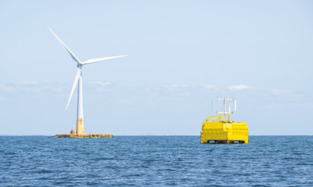 Sealhyfe, la plateforme flottante qui supporte l’électrolyseur de Lhyfe rentre au quai