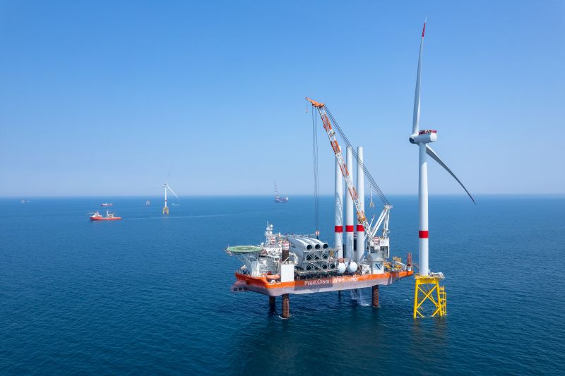 50% du parc éolien en mer de Saint-Brieuc sont installés