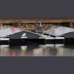 Nova Innovation installe des panneaux photovoltaïques flottants dans le port de Leith
