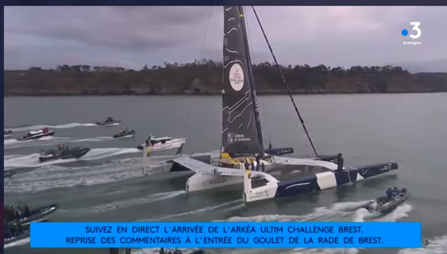 Arrivée du skipper Charles Caudrelier, vainqueur de l’Arkea Ultim Challenge Brest sur son ultime Maxi Edmond de Rothschild