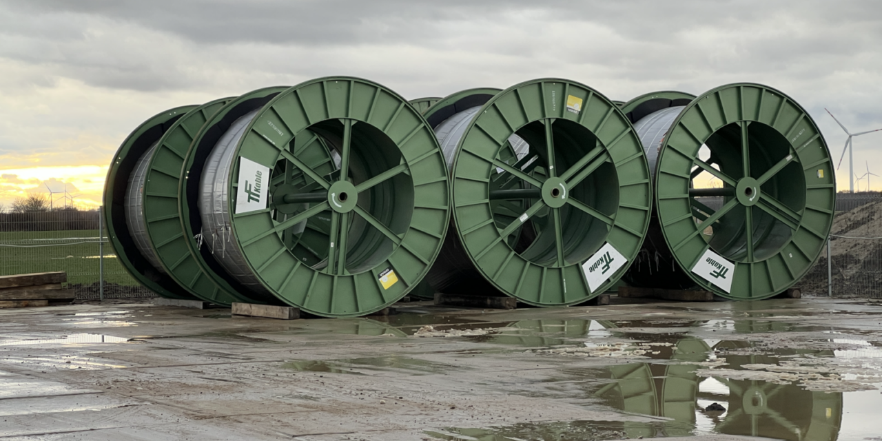 Deux contrats pour Ulstein Design & Solutions : Transformation complète du navire câblier Orient Adventurer – 1