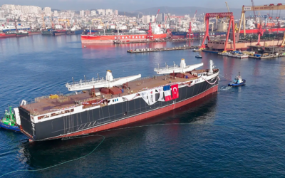 Neoline reçoit son premier mat Solid Sail, un nouveau modèle de modernité dans le transport maritime à voile !