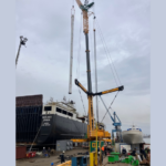 Neoline reçoit son premier mat Solid Sail, un nouveau modèle de modernité dans le transport maritime à voile !