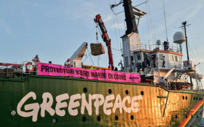 Une action « rochers » de Greenpeace, contre le chalutage dans une aire marine protégée  au large de Leucate