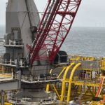 La plate-forme de conversion offshore BorWin Epsilon est en cours d’installation