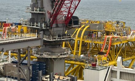 La plate-forme de conversion offshore BorWin Epsilon est en cours d’installation