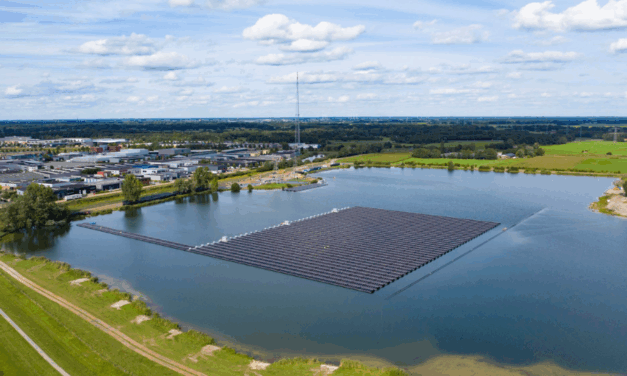 Les installations photovoltaïques flottantes pourraient renforcer la résilience climatique des lacs
