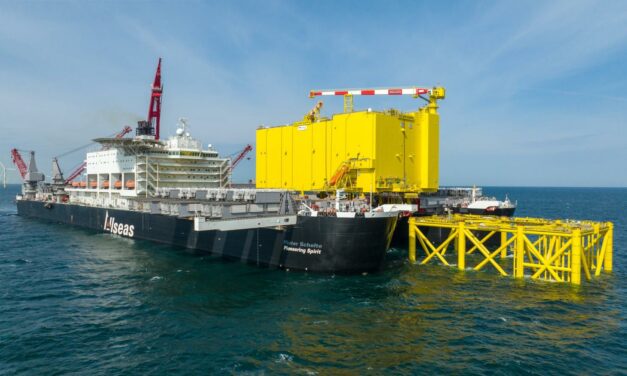 La plate-forme de conversion offshore BorWin Epsilon est en cours d&rsquo;installation