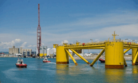 Le premier flotteur de la ferme pilote éolienne flottante EFGL est arrivé hier à Port-La Nouvelle
