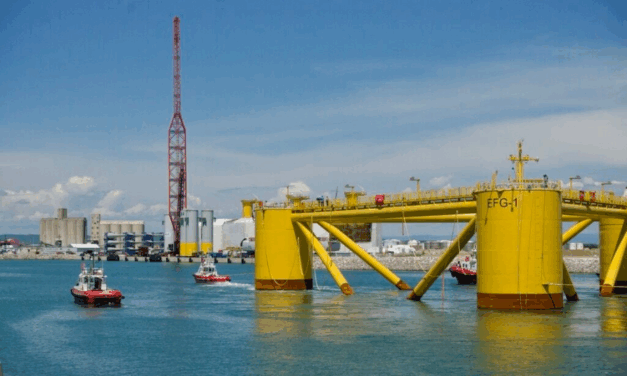 Le premier flotteur de la ferme pilote éolienne flottante EFGL est arrivé hier à Port-La Nouvelle