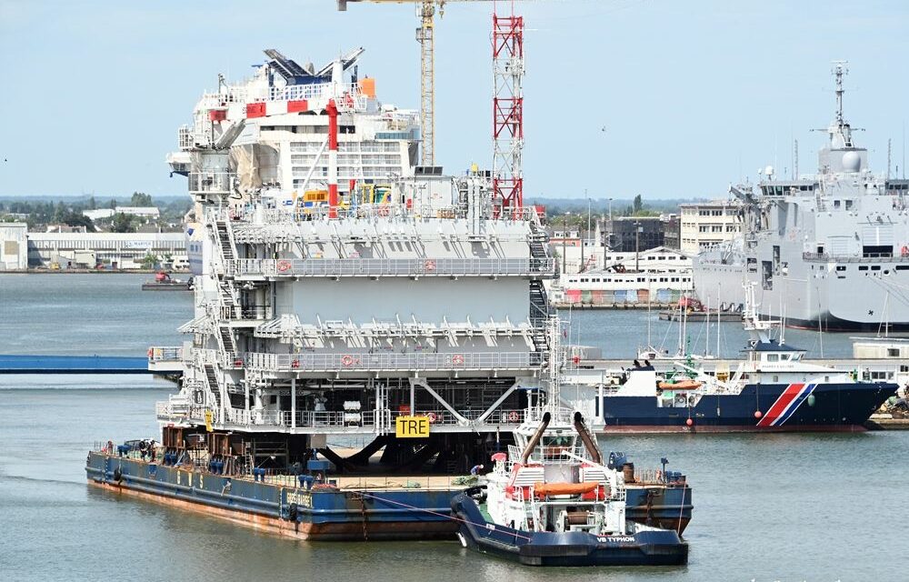 Dieppe Le Tréport : La partie supérieure de la sous-station offshore est arrivée au Havre