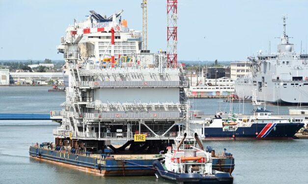 Dieppe Le Tréport : La partie supérieure de la sous-station offshore est arrivée au Havre