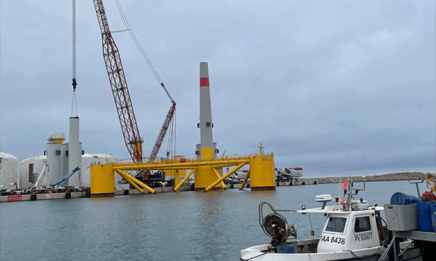 EFGL – Port-La Nouvelle : arrivée du deuxième flotteur et inauguration du quai lourd éolien