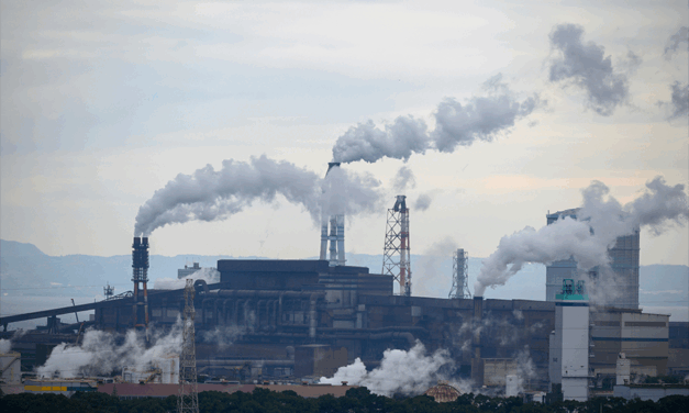 La taxe carbone accélère les licenciements industriels : Etude