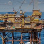 Spectaculaire : le Pioneering Spirit a retiré le topside d’Heather Alpha de 15 300 tonnes