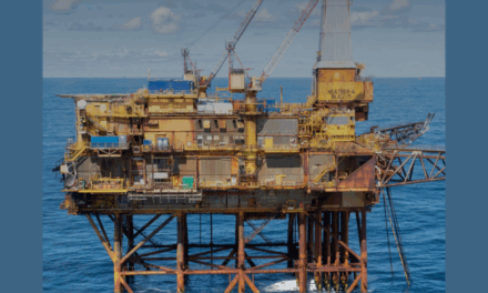 Spectaculaire : le Pioneering Spirit a retiré le topside d’Heather Alpha de 15 300 tonnes