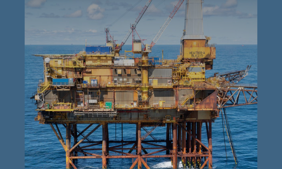 Spectaculaire : le Pioneering Spirit a retiré le topside d’Heather Alpha de 15 300 tonnes