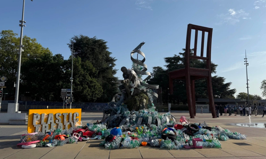 Les nations ambitieuses restent fermes et rejettent un traité sur les plastiques affaibli, soutenu par les pétro-États