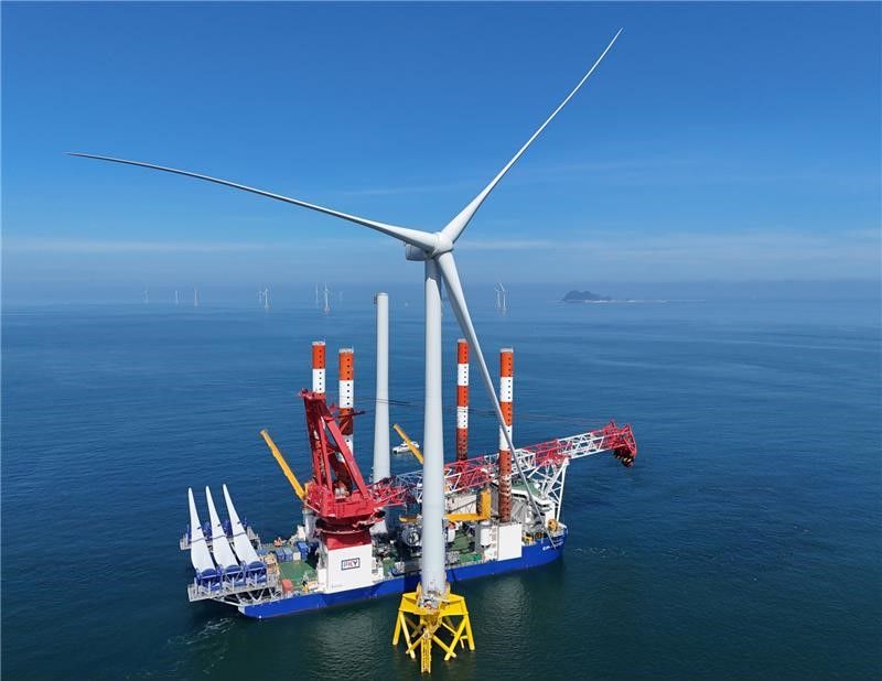 Les 25 turbines Vestas V174-9,6 MW du parc éolien offshore japonais de Kitakyushu-Hibikanada sont installées