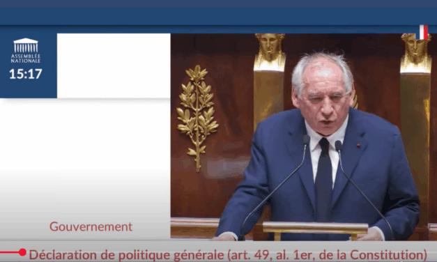 François Bayrou devrait remettre sa démission mardi matin au Président de la Républiuqe