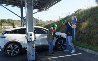 La base de maintenance du parc éolien en mer de Saint Brieuc produit aussi de l’énergie solaire