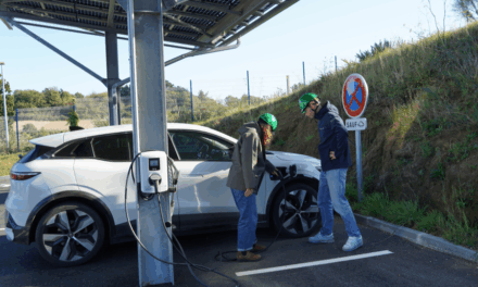 La base de maintenance du parc éolien en mer de Saint Brieuc produit aussi de l’énergie solaire