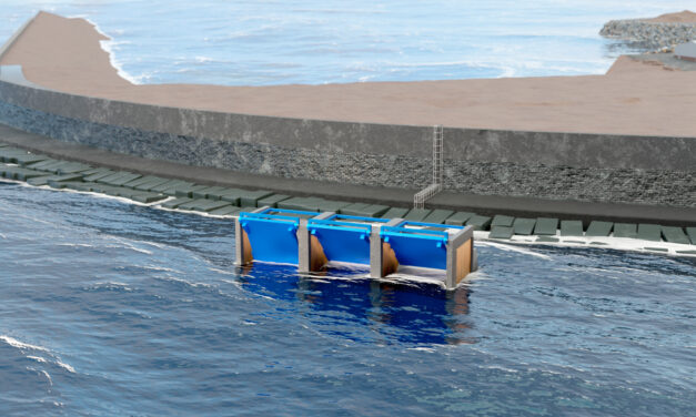 Dikwe est accroché à sa digue Carnot-Le Portel, à Boulogne-sur-Mer