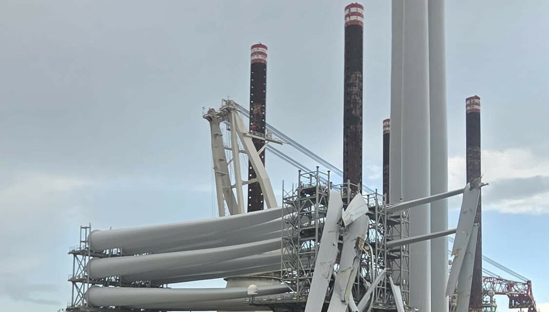 Casse de pales éoliennes après une collision du Brave Tern au sein du port de Port d&rsquo;Esbjerg