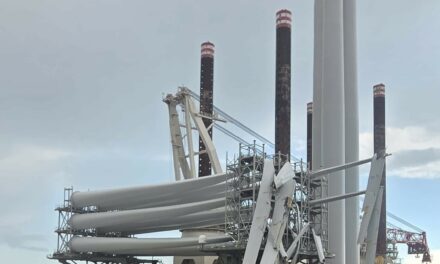 Casse de pales éoliennes après une collision du Brave Tern au sein du port de Port d&rsquo;Esbjerg