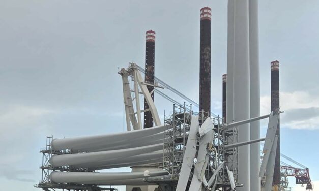 Casse de pales éoliennes après une collision du Brave Tern au sein du port de Port d&rsquo;Esbjerg