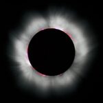 Début du spectacle 19h18 : l&rsquo;éclipse solaire du 12 août, suivie d&rsquo;une pluie d&rsquo;étoiles