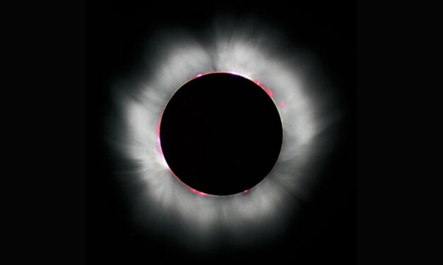 Début du spectacle 19h18 : l&rsquo;éclipse solaire du 12 août, suivie d&rsquo;une pluie d&rsquo;étoiles