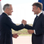 Une première à Saint-Pierre et Miquelon : Emmanuel Macron accueille Mark Carney, le Premier ministre canadien